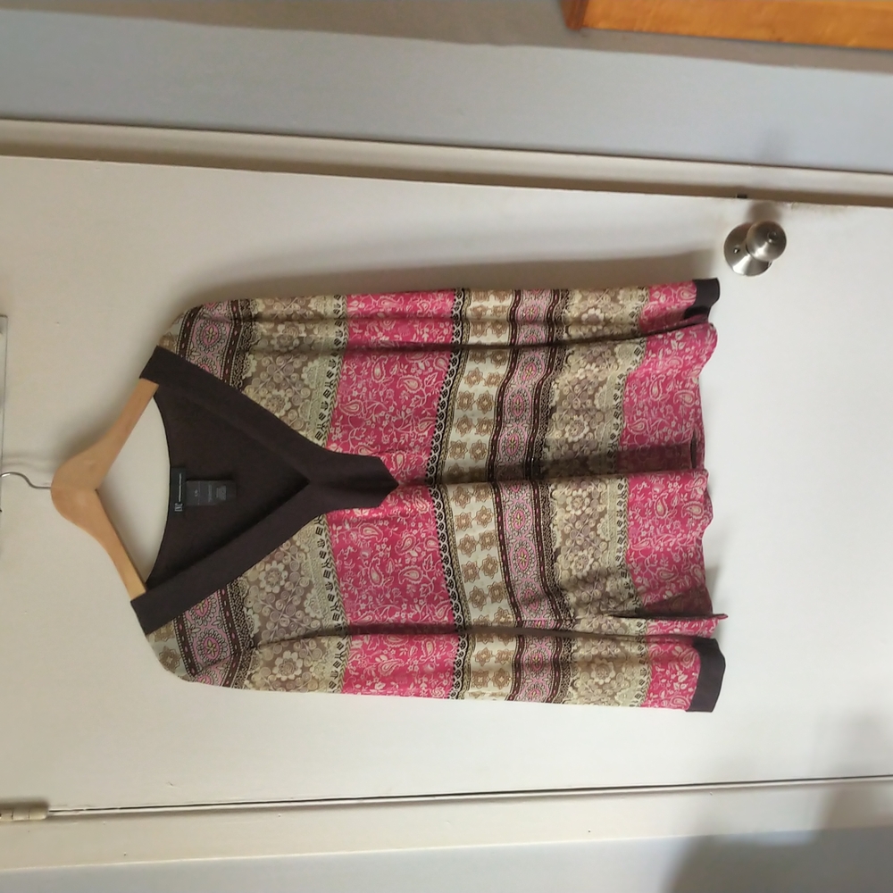 INC patterned top with gold